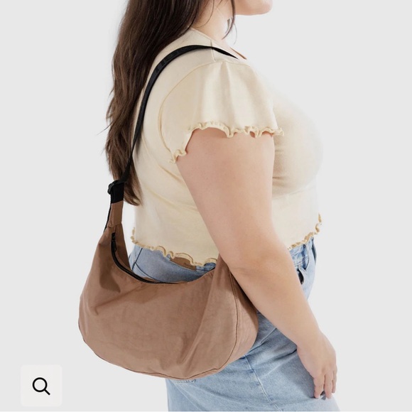 BAGGU Medium Nylon Crescent Bag ✨ - Picture 2 of 4